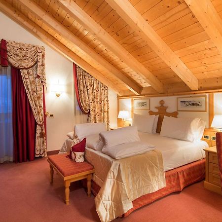 Hotel Sassongher Corvara In Badia Bagian luar foto