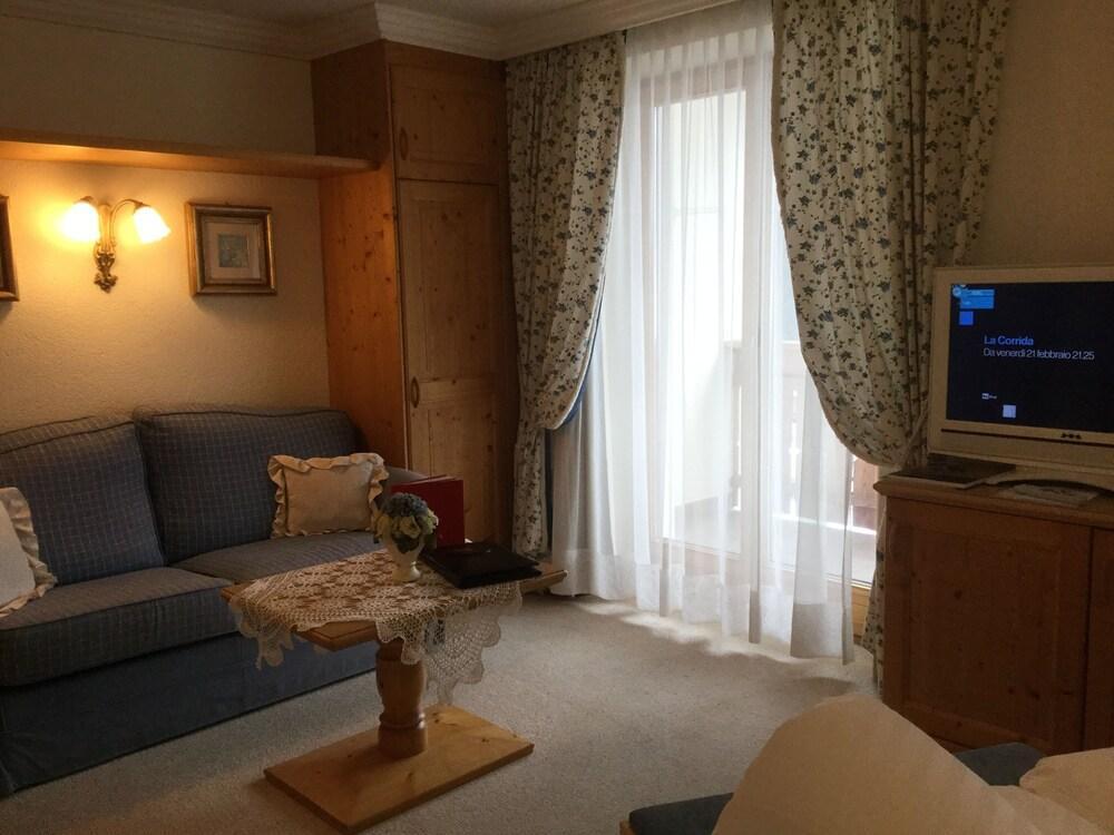 Hotel Sassongher Corvara In Badia Bagian luar foto