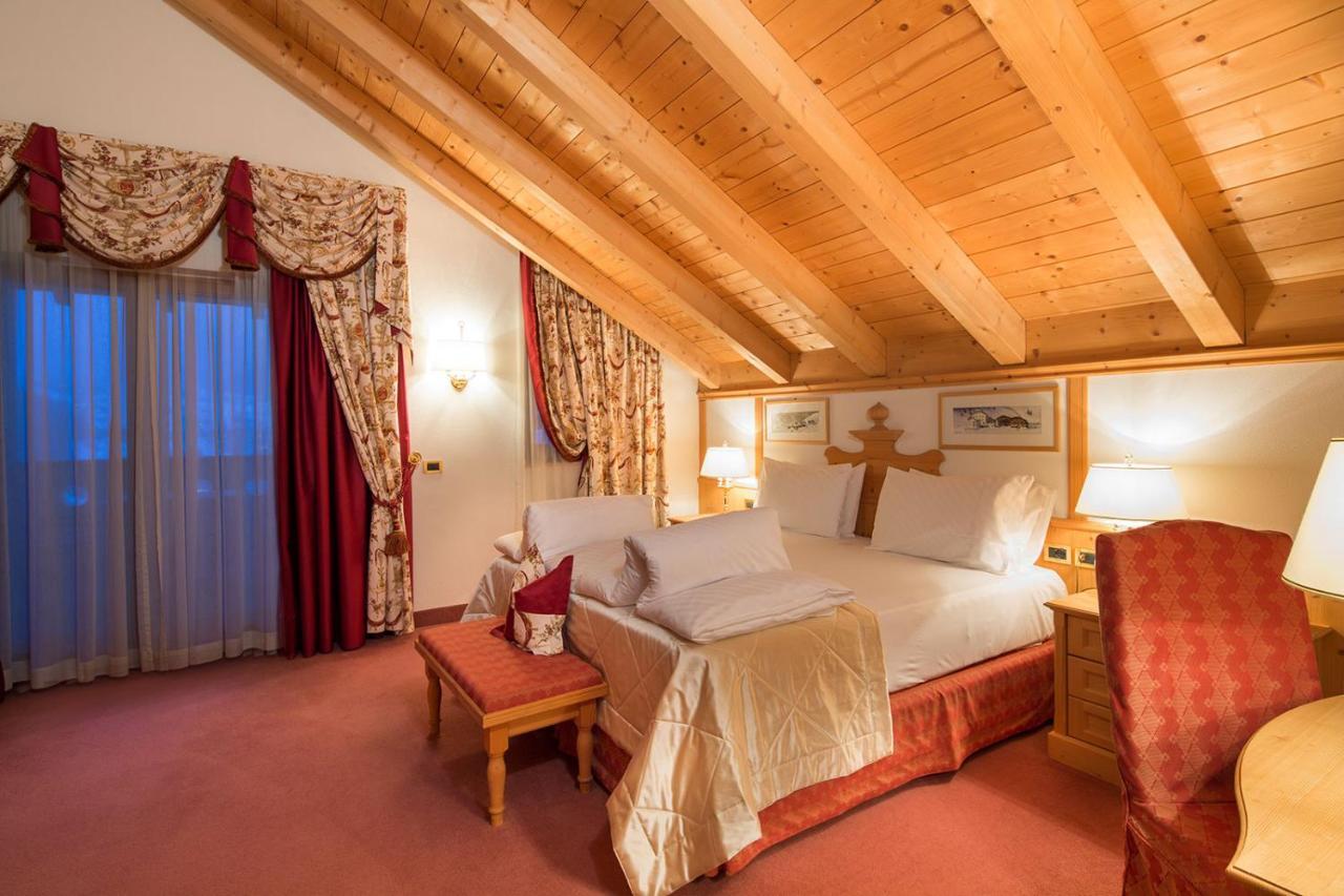 Hotel Sassongher Corvara In Badia Bagian luar foto