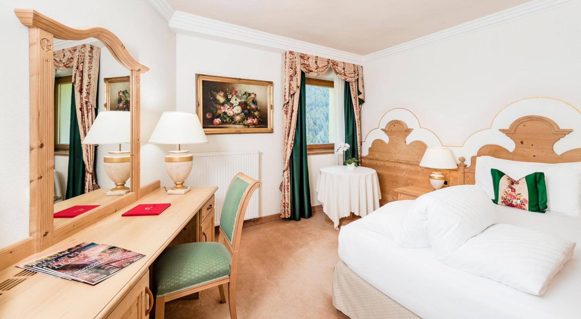 Hotel Sassongher Corvara In Badia Bagian luar foto