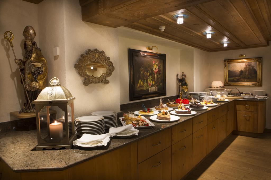 Hotel Sassongher Corvara In Badia Bagian luar foto