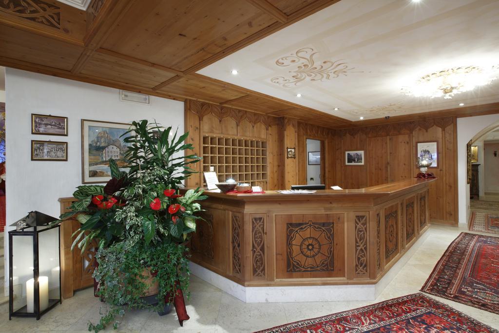 Hotel Sassongher Corvara In Badia Bagian luar foto