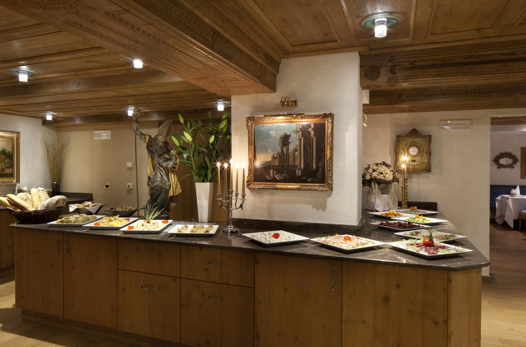 Hotel Sassongher Corvara In Badia Bagian luar foto