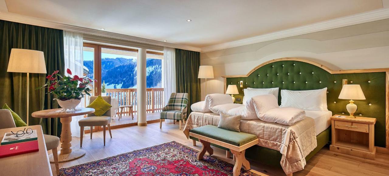 Hotel Sassongher Corvara In Badia Bagian luar foto