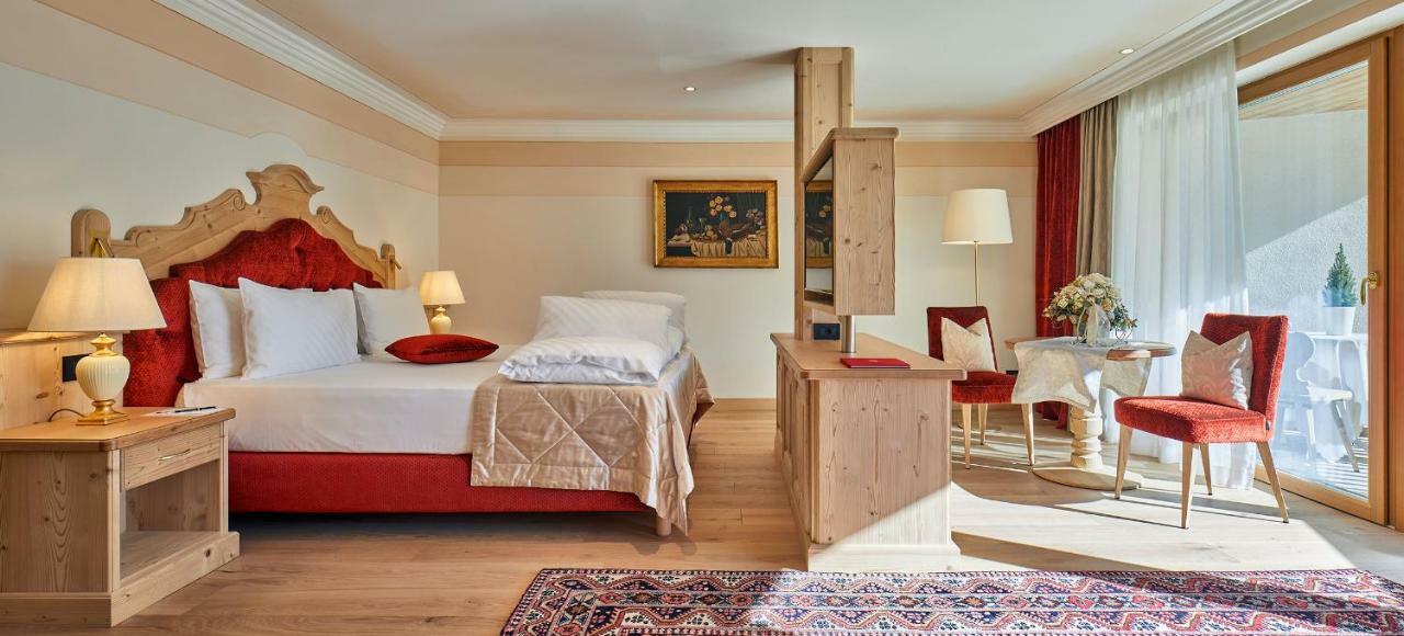 Hotel Sassongher Corvara In Badia Bagian luar foto