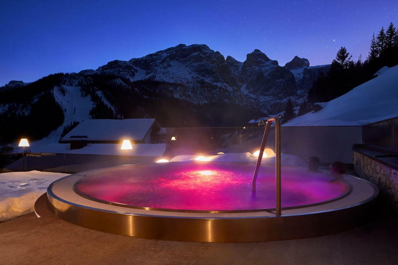 Hotel Sassongher Corvara In Badia Bagian luar foto