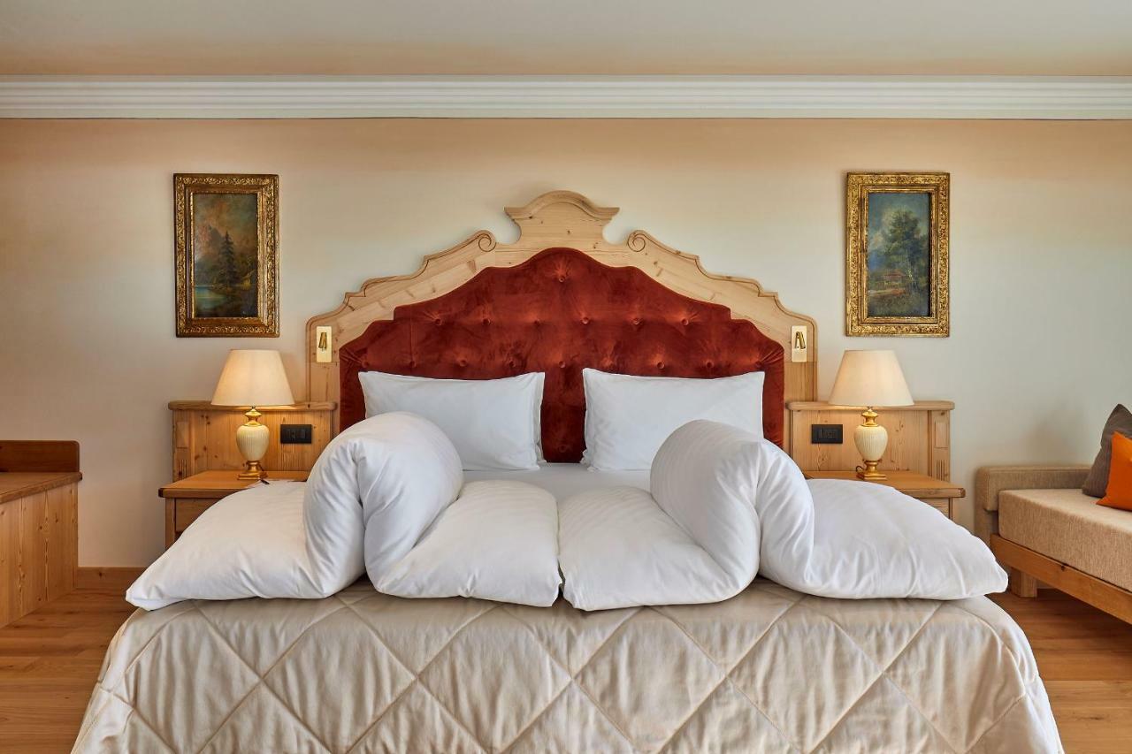 Hotel Sassongher Corvara In Badia Bagian luar foto