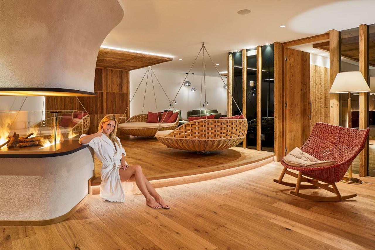 Hotel Sassongher Corvara In Badia Bagian luar foto