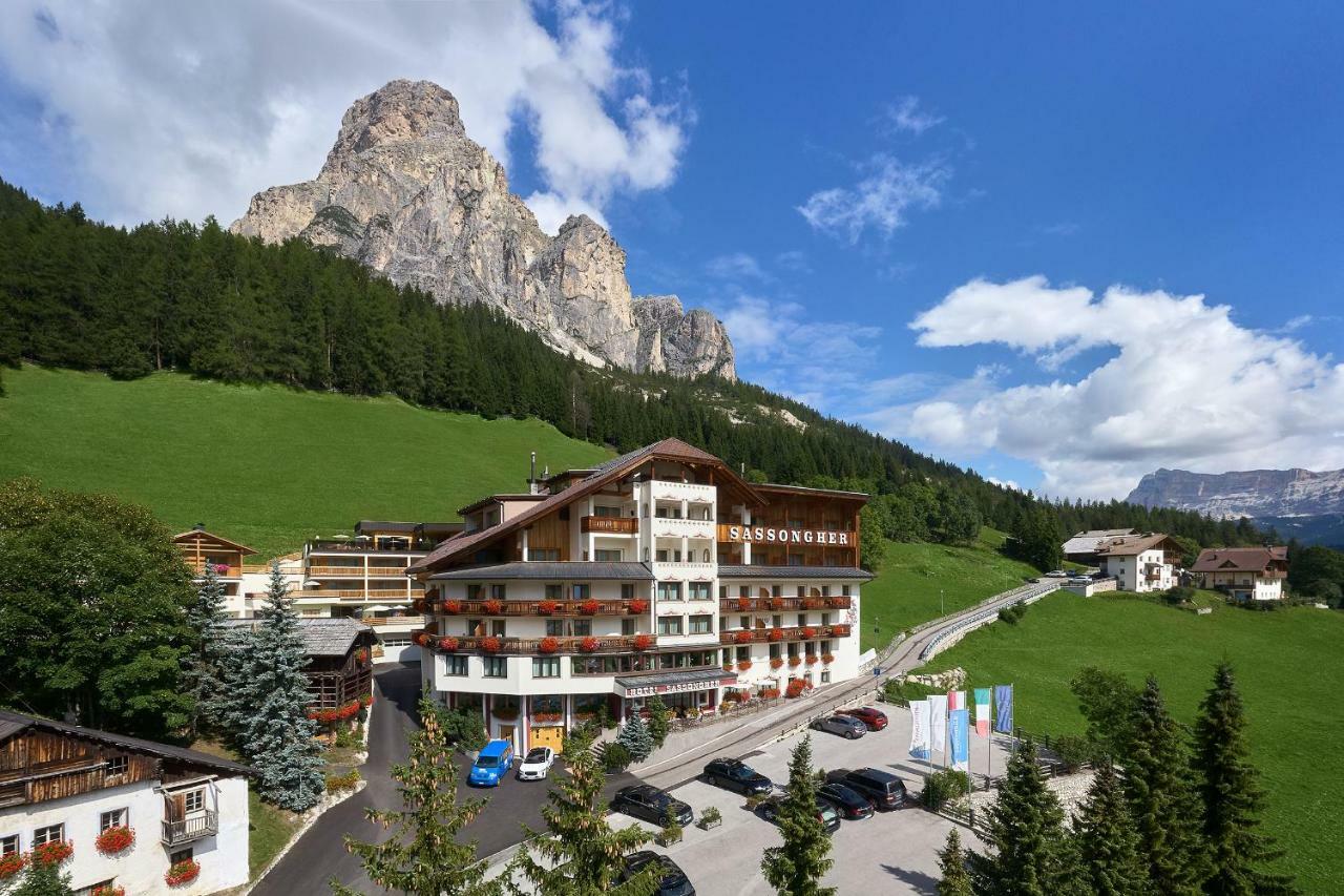 Hotel Sassongher Corvara In Badia Bagian luar foto
